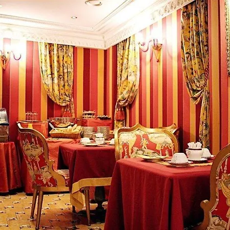 מלון La Royale פריז