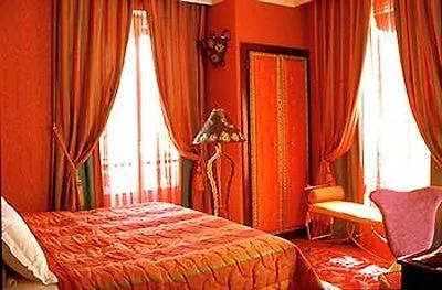 La Royale Hotel