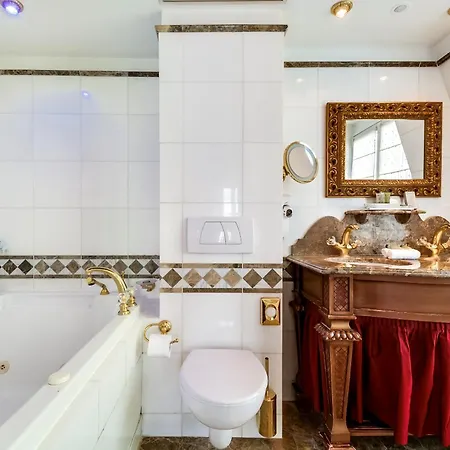 ラ ロイヤル ホテル 4*