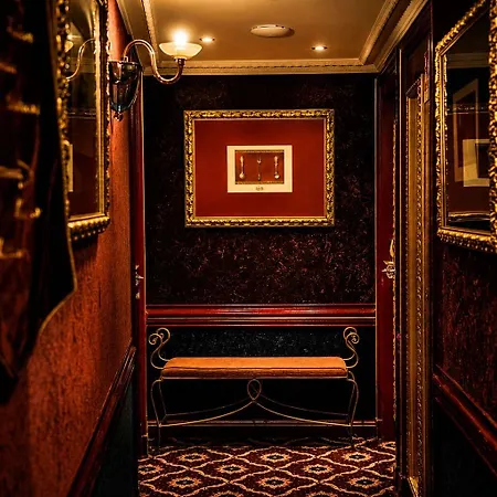 Hotel La Royale Paris