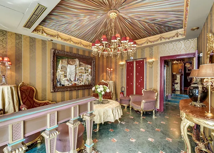 La Royale Hotel
