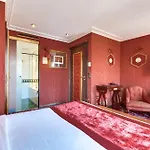 La Royale Hotel