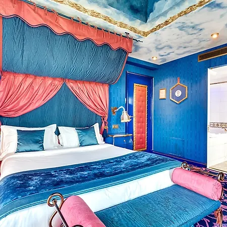 La Royale Hotel